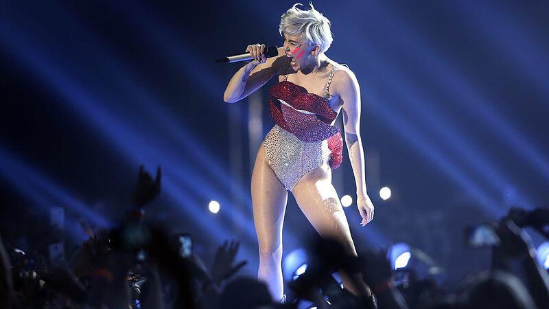 Miley cyrus nackt auf der bühne