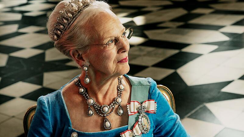 Königin Margrethe liebt das Theater, bunte Kleider &ndash; und ihre Dackel
