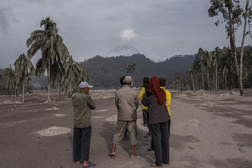 13 Tote nach Vulkanausbruch in Indonesien