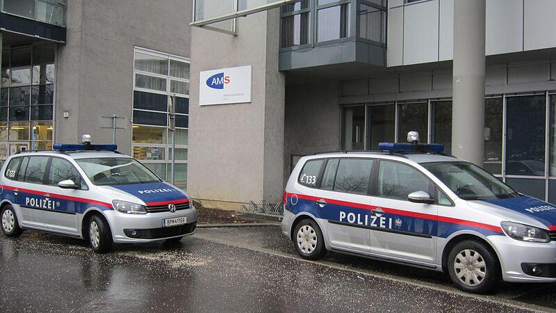 Unbekannter verschüttete Chemikalie AMS-Gebäude in Linz erneut evakuiert
