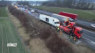 A25 nach Lkw-Unfall stundenlang gesperrt
